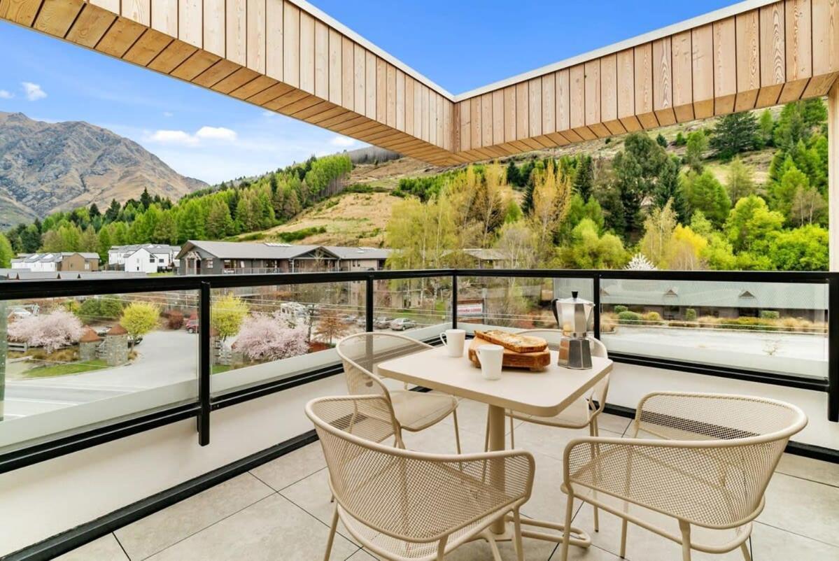 The Terrace At La Residence Du Parc كوينستاون المظهر الخارجي الصورة
